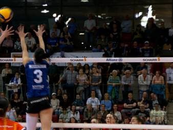 Der Dresdner SC ist im Playoff-Halbfinale beim Allianz MTV Stuttgart leichter Außenseiter. Das Sipel wird dann ein Volleyball-Drama mit außergewöhnlichen Dresdner Comeback-Qualitäten.