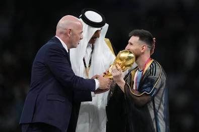Messi-Robe: Regelverstoß!