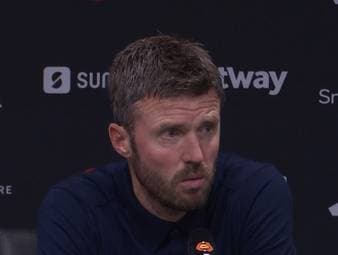 Michael Carrick war mit dem Schiedsrichtergespann über den entscheidenden Treffer gegen die Red Devils alles andere als zufrieden. Am Ende gab es eine 0:1-Pleite gegen die Citizens im Derby.