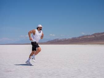 Arda Saatci ist in den sozialen Medien durch seine teils aberwitzigen Laufsport-Challenges bekannt. Nun will der aber nochmal eine Schippe drauflegen und lässt die Welt an seiner schier unmöglichen Mission teilhaben.