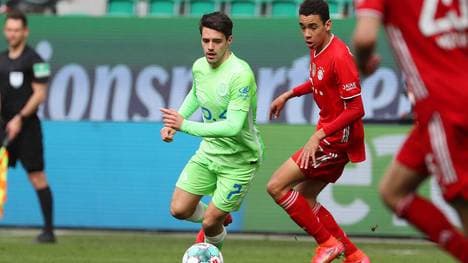 Josip Brekalo (l., hier gegen Jamal Musiala vom FC Bayern) will offenbar zurück zum VfL Wolfsburg