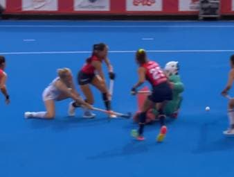 Die deutschen Frauen erreichen bei der Hockey-WM das Spiel um Platz 5. Dabei schlagen die Danas Spanien letztlich klar - einmal muss der VAR eingreifen. 