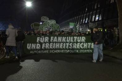 Fan-Demo: Werder-Ultras setzen deutliches Zeichen