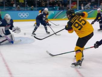 Die deutsche Eishockey-Nationalmannschaft hat das Viertelfinale der Olympischen Spiele erreicht. Beim Sieg gegen Frankreich überragt Superstar Leon Draisaitl.