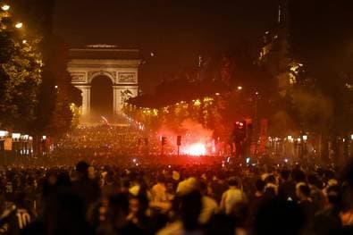 Fast 900 Festnahmen nach PSG-Randale