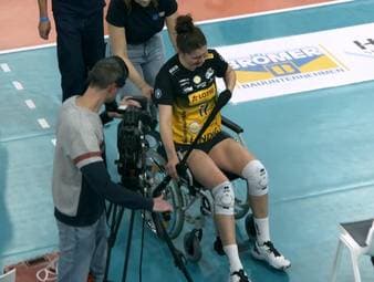 Der VfB Suhl LOTTO Thüringen gewinnt am Ende souverän beim VC Wiesbaden. Eine Verletzung sorgt im zweiten Satz für einen großen Schock.