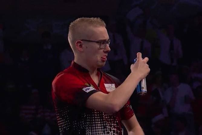 Ausraster, Wespenspray & Co.: Die kuriosesten WM-Momente