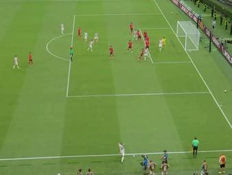 Hoffenheims Vladimir Coufal schleudert den Ball beim WM-Auftakt seiner Tschechen gegen Südkorea beim Einwurf über 30 Meter weit ins Feld - und genau auf den Kopf von Ladislav Krejci, der die Vorlage ideal verwertet. 