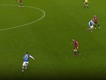 Der FC Energie Cottbus hat die vorzeitige Herbstmeisterschaft in der 3. Liga verpasst. Eine frühe Ampelkarte spielt dem SV Wehen Wiesbaden in die Karten.