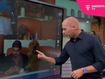 Kurioser Moment bei der WM-Übertragung von MagentaTV: Am Taktik-Bildschirm von Jan Henkel wird plötzlich ein "Petfluencer" im Stadion gezeigt.