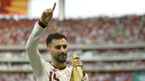 Alex Baena jubelt nach seinem Tor gegen Uruguay