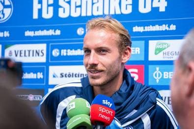 Becker sieht sich im Kino seiner Kindheit