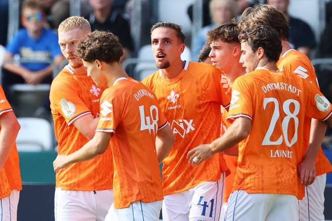 Darmstadt zittert sich in Runde zwei