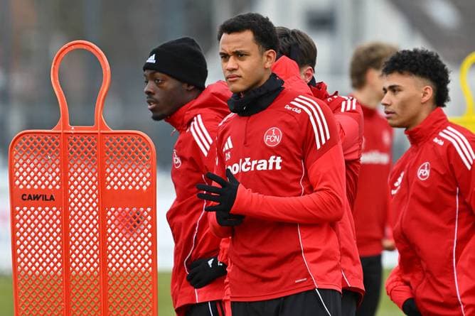 Verliehener Bayern-Pechvogel feiert Debüt