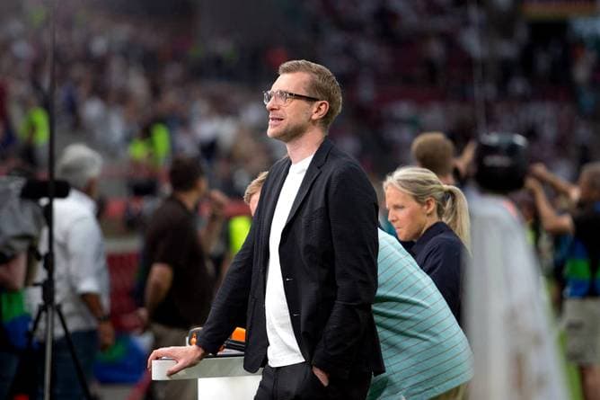 Mertesacker bietet sich beim DFB an