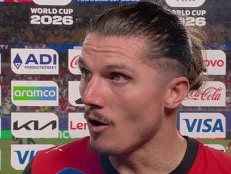 Österreich rettet sich in letzter Minute ins Sechzehntelfinale der Weltmeisterschaft. Im Anschluss an die Partie spricht Marcel Sabitzer über die verrückte Schlussphase gegen Algerien.