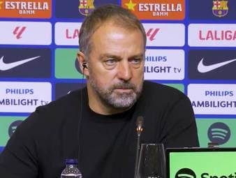 Hansi Flick wird nach dem Sieg des FC Barcelona gegen CA Osasuna auf den ausgebauten Vorsprung gegenüber Real Madrid angesprochen. Der Barca-Coach richtet den Blick aber lieber aufs eigene Team.