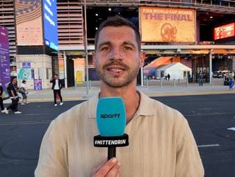 SPORT1-Reporter Manfred Sedlbauer ordnet das WM-Finale und die Geschehnisse runter herum ein. Den verdienten Sieger Spanien konnten auch Donald Trump und Gianni Infantino nicht stören. 