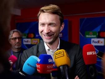 Bayer Leverkusens Geschäftsführer Sport, Simon Rolfes, schwärmt nach dem Champions-League-Hinspiel von Kai Havertz - und sorgt zum Schluss für einen Lacher bei den Reportern.