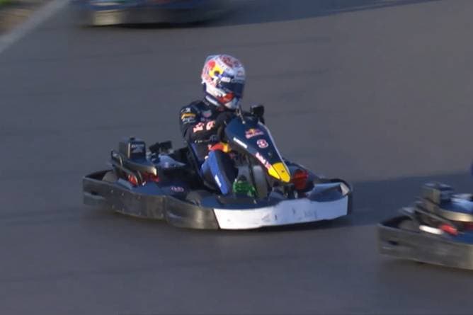 100-Kart-Jagd! Verstappen gerät ins Schwärmen