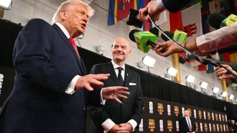 Trump (l.) und Infantino pflegen eine enge Beziehung