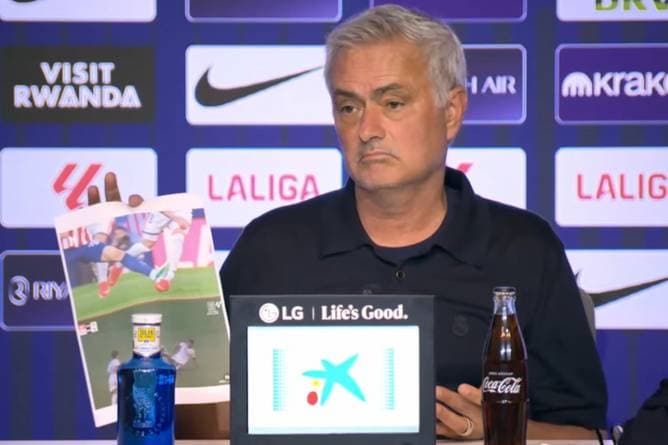 Mourinho zeigt Beweisstück