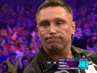 Gerwyn Price scheitert bei der Europameisterschaft in Dortmund in der ersten Runde an Daryl Gurney und wirft im Spiel 14 Darts am Doppelfeld vorbei.