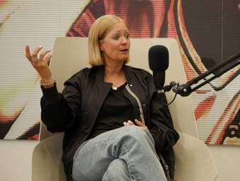 Im SPORT1-Podcast „Deep Dive“ spricht die zweifache Weltmeisterin Renate Lingor über das WM-Finale 2003 in Los Angeles. Kurios: Die Partie wurde bereits um 10 Uhr am Vormittag angepfiffen.