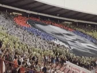 Eklat-Banner aus Belgrad! Beim Derby Roter Stern gegen Partizan gedenkt das Stadion des Kriegsverbrechers Ratko Mladić.