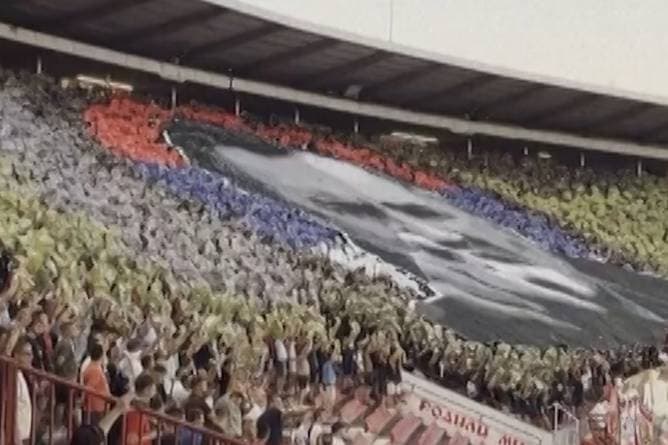 Eklat-Choreo aus Belgrad! Fans huldigen Kriegsverbrecher