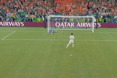 Das aberwitzige Oranje-Drama im Video