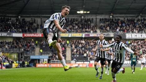 Jizz Hornkamp (l.) erzielte für Heracles Almelo einen Hattrick