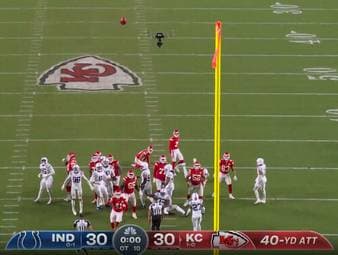 Das enge Duell zwischen den Kansas City Chief und den Indianapolis Colts findet erst in der Overtime einen Sieger. Dort ist es Kicker Harrison Butker, der die Partie mit Ablauf der Uhr entscheidet.