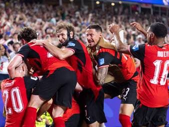 In der allerletzten Sekunde der Partie gegen Algerien rettet Ex-Bundesliga-Star Sasa Kalajdzic die Österreicher vor dem WM-Aus!