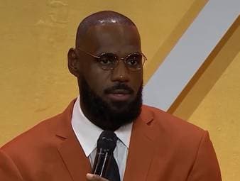LeBron James spricht über den Einfluss von Kobe Bryant auf das Dream Team der USA bei Olympia 2008 - und darüber, welchen Anteil die Basketball-Legende an der Goldmedaille hatte.