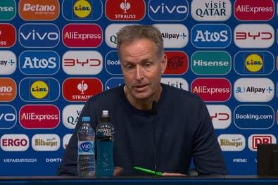 Spieler vom Blitz getroffen? Dänen-Coach reagiert