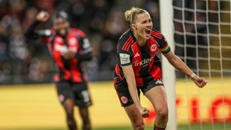 Laura Freigang bejubelt das 1:0