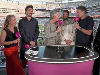 Robbie Williams beehrt die Magenta-Crew nach Schlusspfiff des WM-Finales zwischen Argentinien und Spanien im Studio. Es entsteht ein lustiges Gespräch mit den Experten in der Runde. 