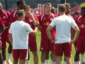Martin Demichelis durfte zum Trainingsauftakt einen gut gefüllten RB-Kader begrüßen. Doch zwischen alten Gesichtern und Neuzugängen fehlte ein ganz wichtiger Mann.