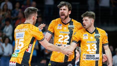 Hanes (m.) greift mit Berlin nach dem Titel