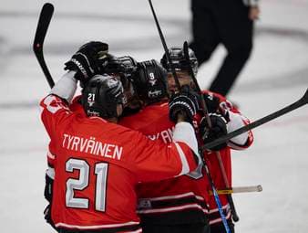 Kölner Haie schlagen Titelverteidiger