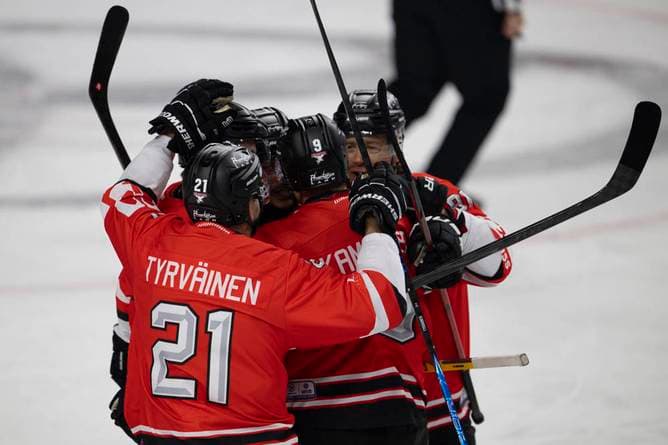 Kölner Haie schlagen Titelverteidiger