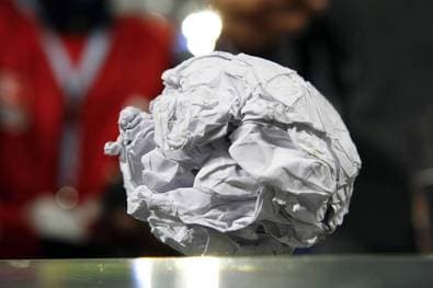 Eine Papierkugel, die Millionenauswirkungen hatte