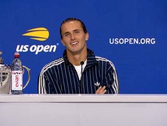 Nach seinem zweiten Grand-Slam-Titel 2026 ist Alexander Zverev endgültig in der Tennis-Weltspitze angekommen. Doch als Nummer eins der Welt sieht sich der 29-Jährige nur unter Vorbehalt.