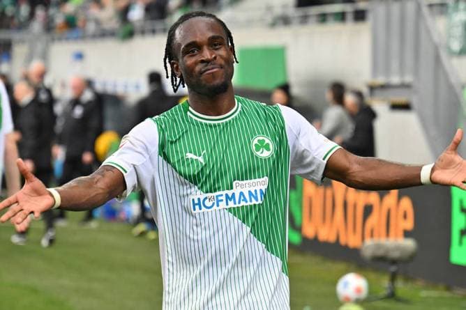 Frankfurt holt Torjäger zurück