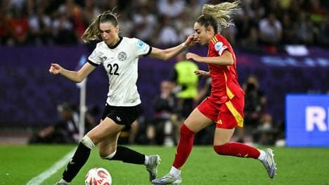 Brand (l.) im EM-Halbfinale gegen Spanien