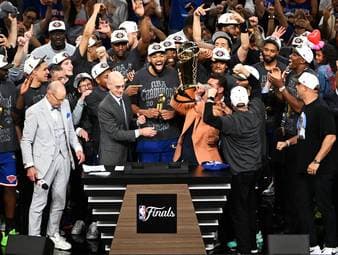 Die New York Knicks gewinnen die NBA-Finals gegen die San Antonio Spurs und beenden damit eine 53 Jahre lange Wartezeit auf den erneuten Gewinn der Liga.