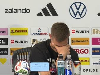 Reporter-Fauxpas: Schlotterbeck lacht Tränen