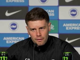 Fabian Hürzeler freut sich über die Nominierung von Pascal Groß für die deutsche Nationalmannschaft. Der Brighton-Trainer schwärmt von den Qualitäten des Rückkehrers und dessen Teamgeist.