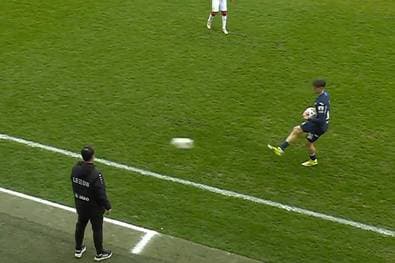 Ist das die kurioseste Rote Karte der Saison?